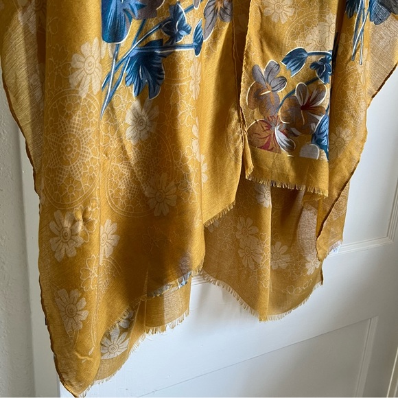 Beautiful Flowy Gold Blue Kimono by Woven Heart ONE SIZE - Picture 9 of 16